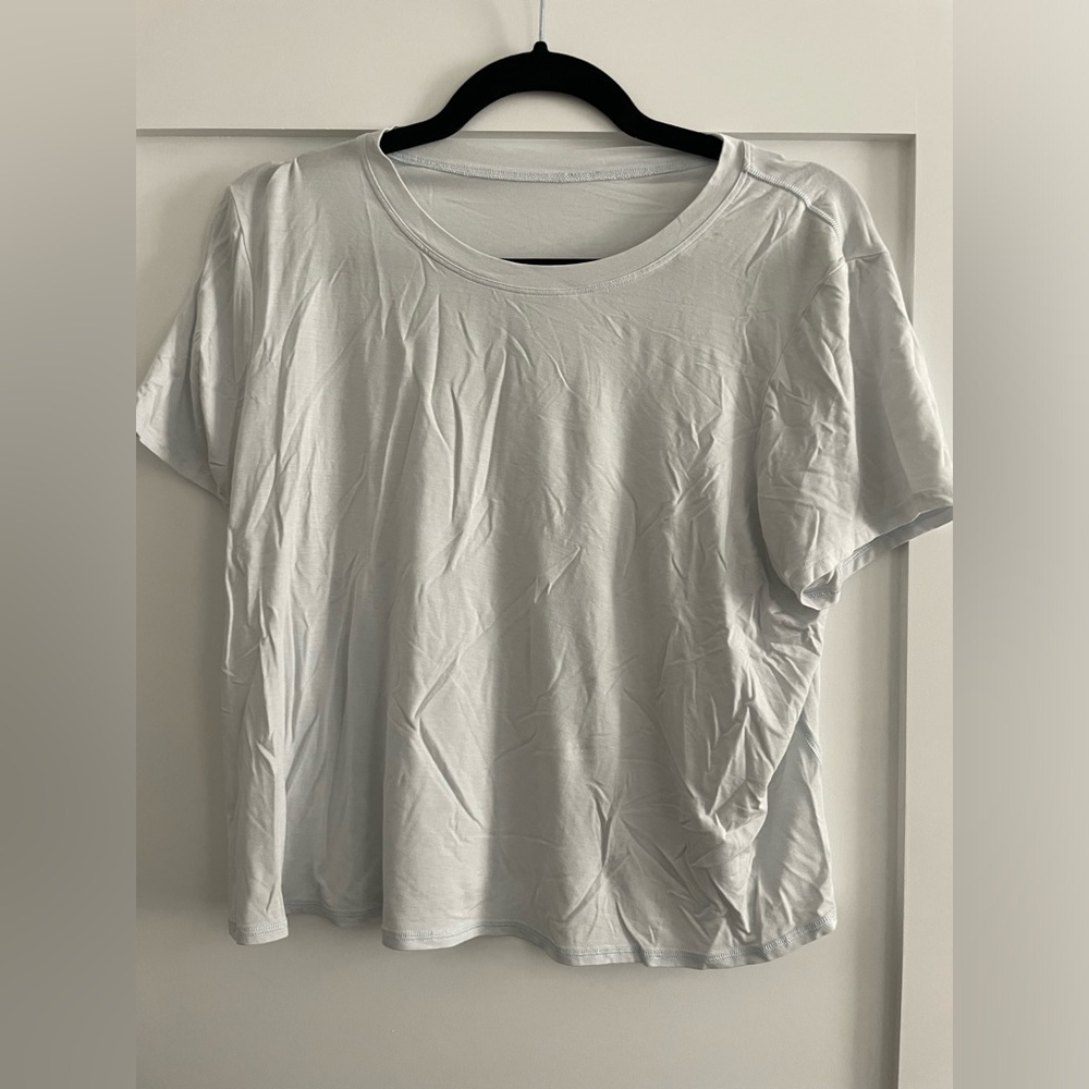 Lululemon cropped tee